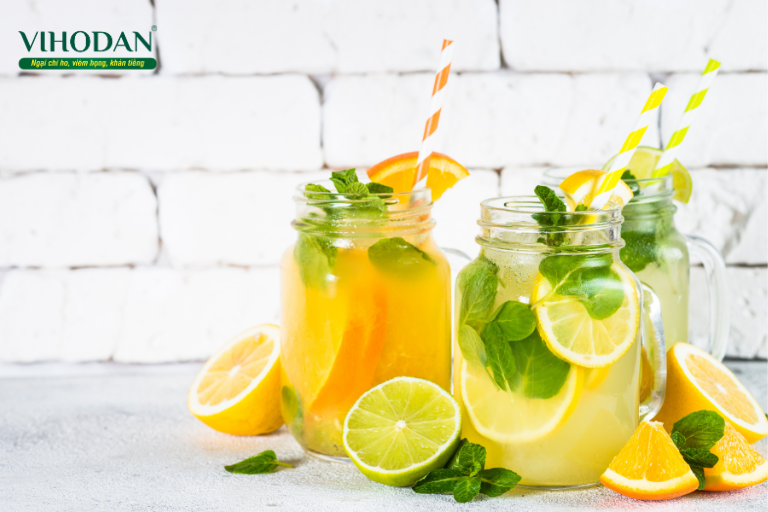 Axit citric trong chanh giúp giảm ho, giảm đau họng