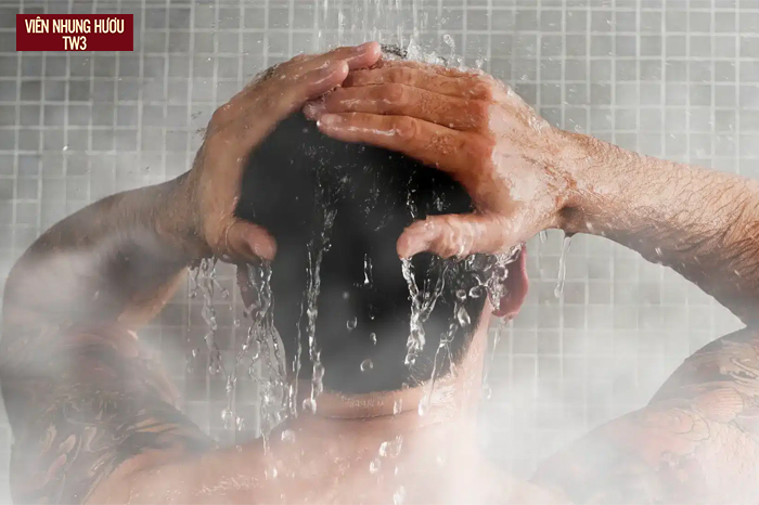 Tắm nước quá nóng trong thời gian dài có thể gây vô sinh ở nam giới